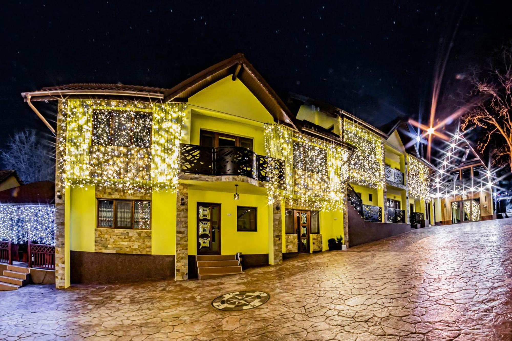 Pensiunea Mihaela-Transalpina Novaci-Străini Exterior foto