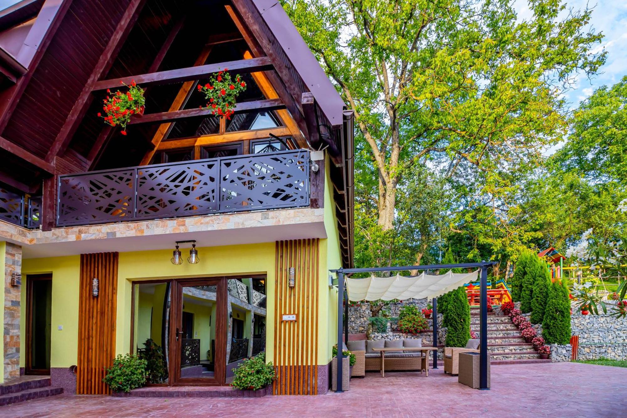 Pensiunea Mihaela-Transalpina Novaci-Străini Exterior foto