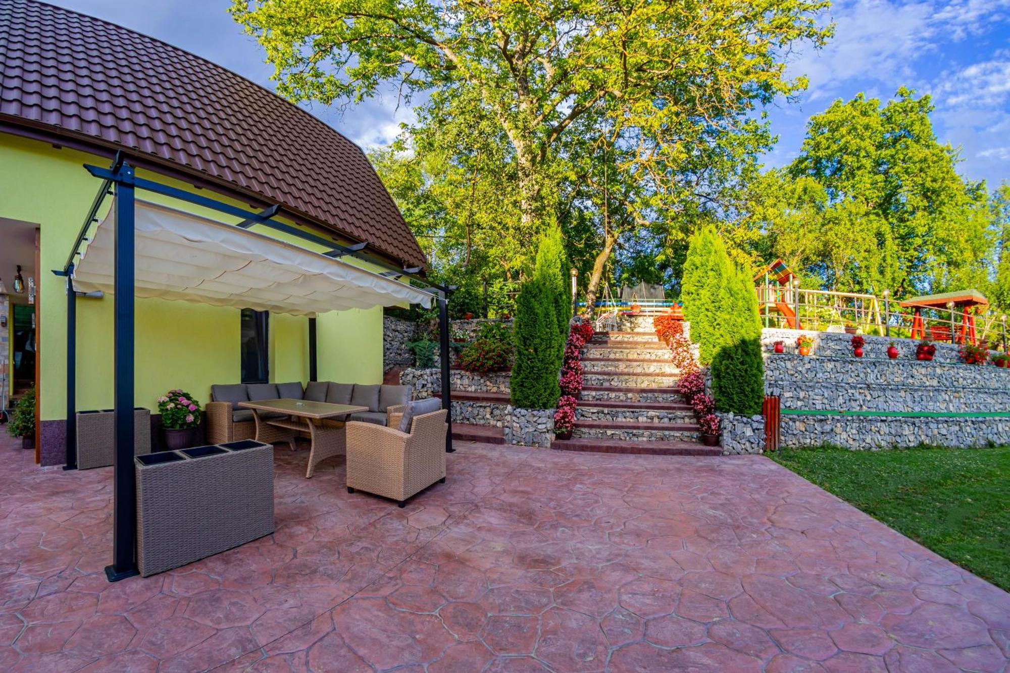 Pensiunea Mihaela-Transalpina Novaci-Străini Exterior foto