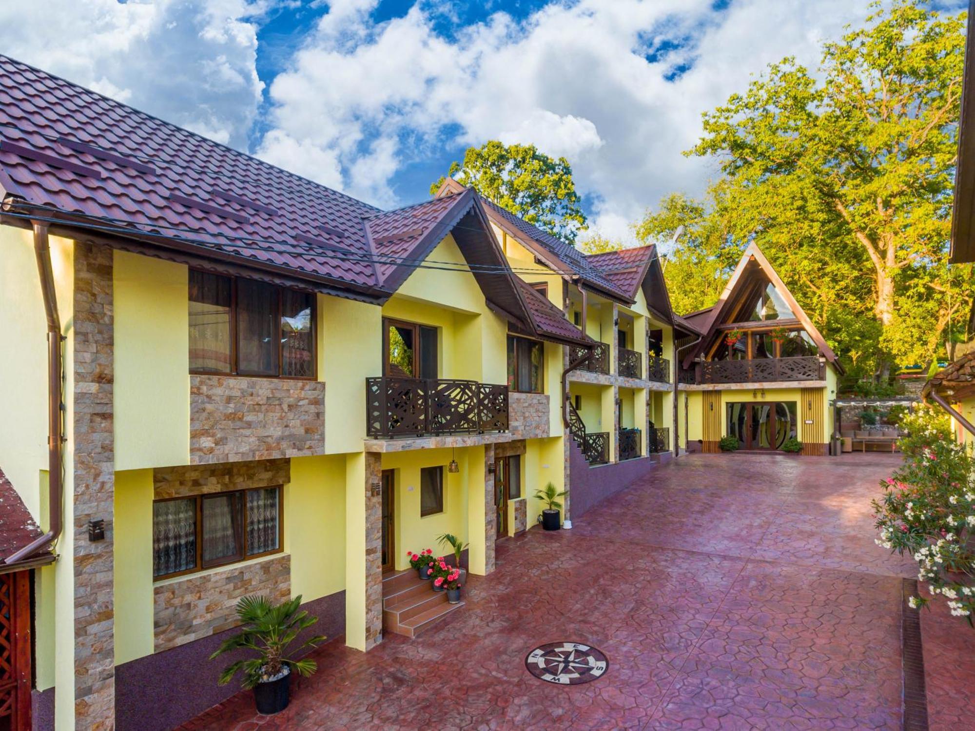 Pensiunea Mihaela-Transalpina Novaci-Străini Exterior foto