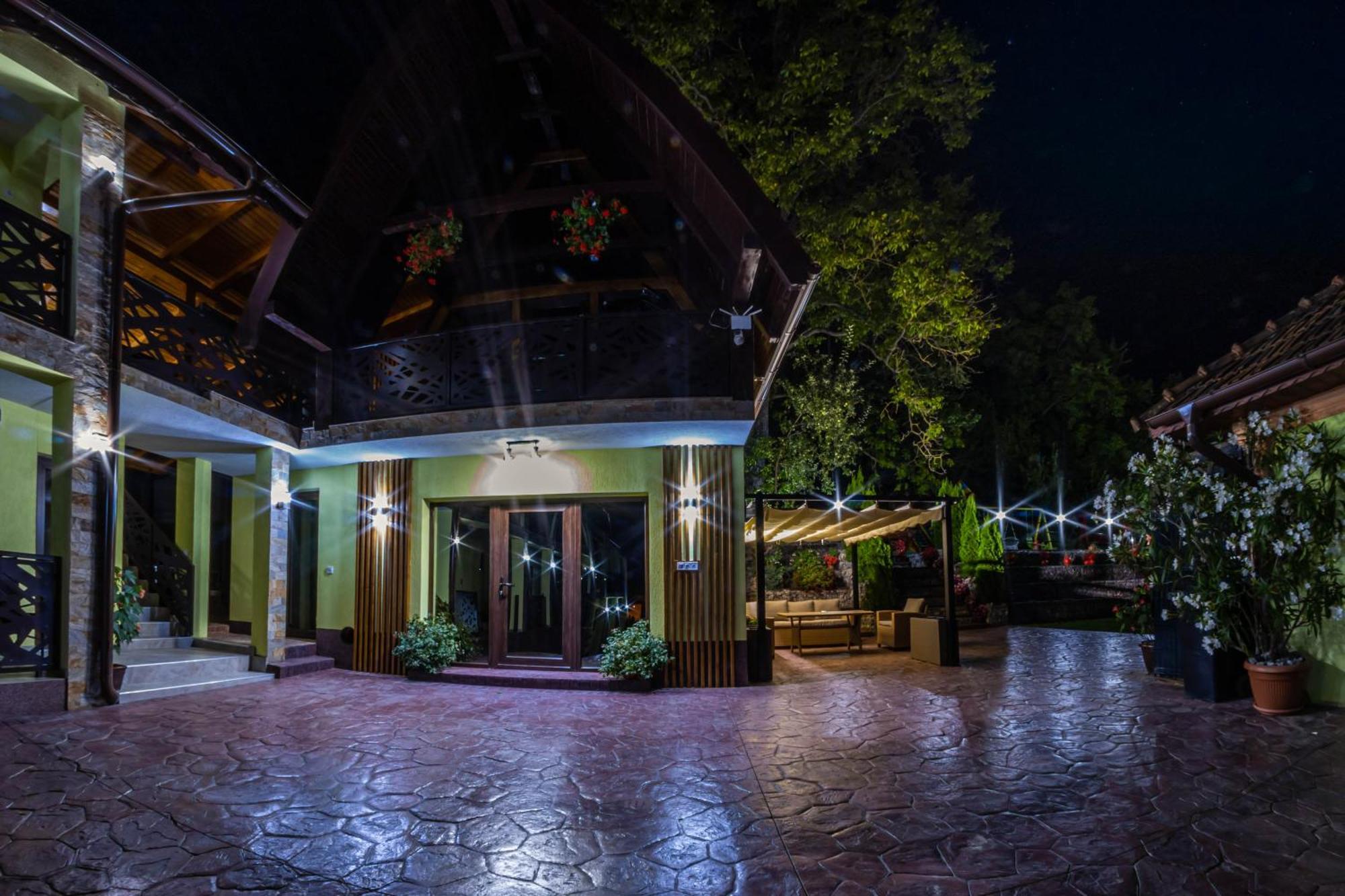 Pensiunea Mihaela-Transalpina Novaci-Străini Exterior foto
