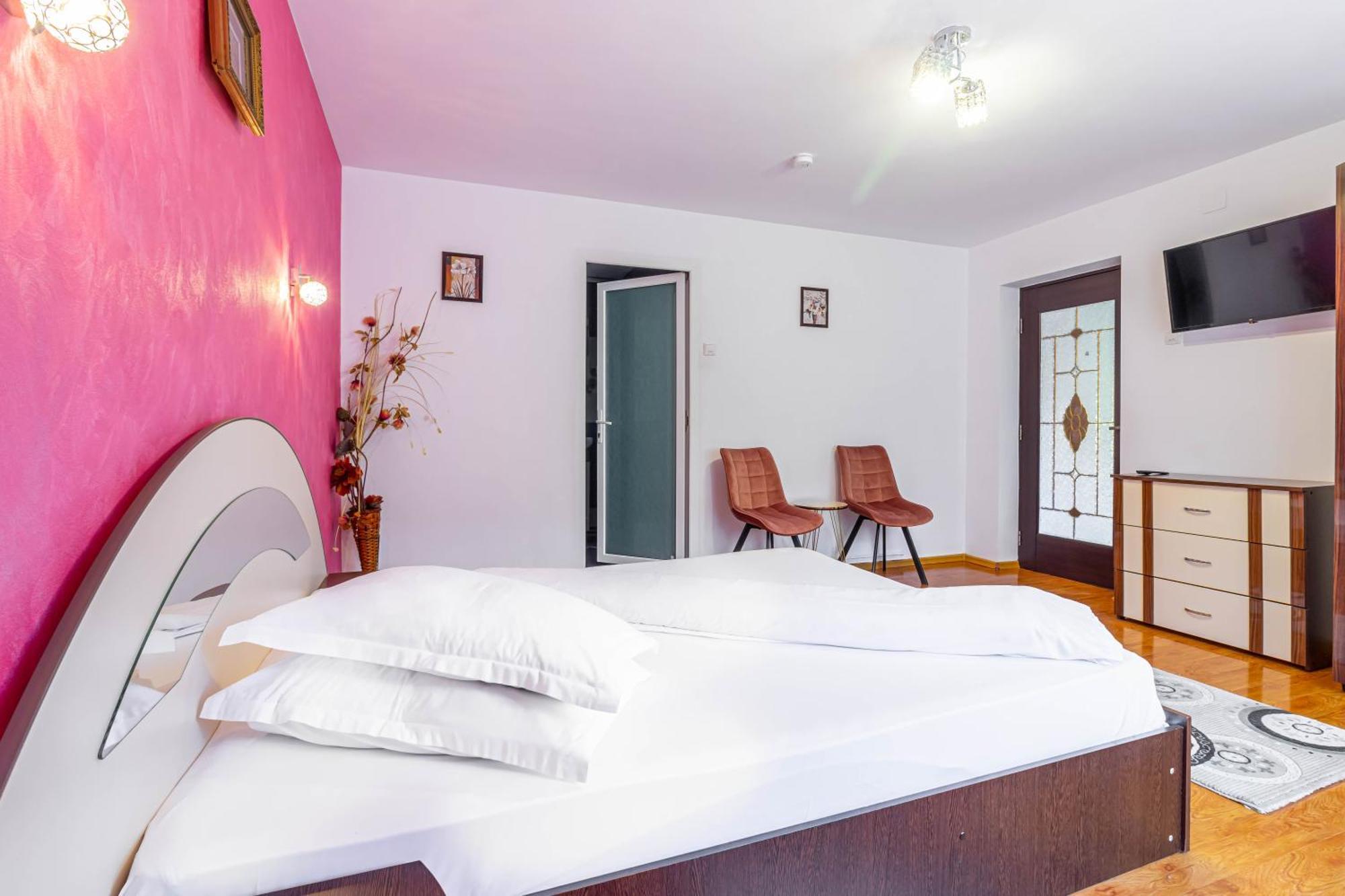 Pensiunea Mihaela-Transalpina Novaci-Străini Quarto foto